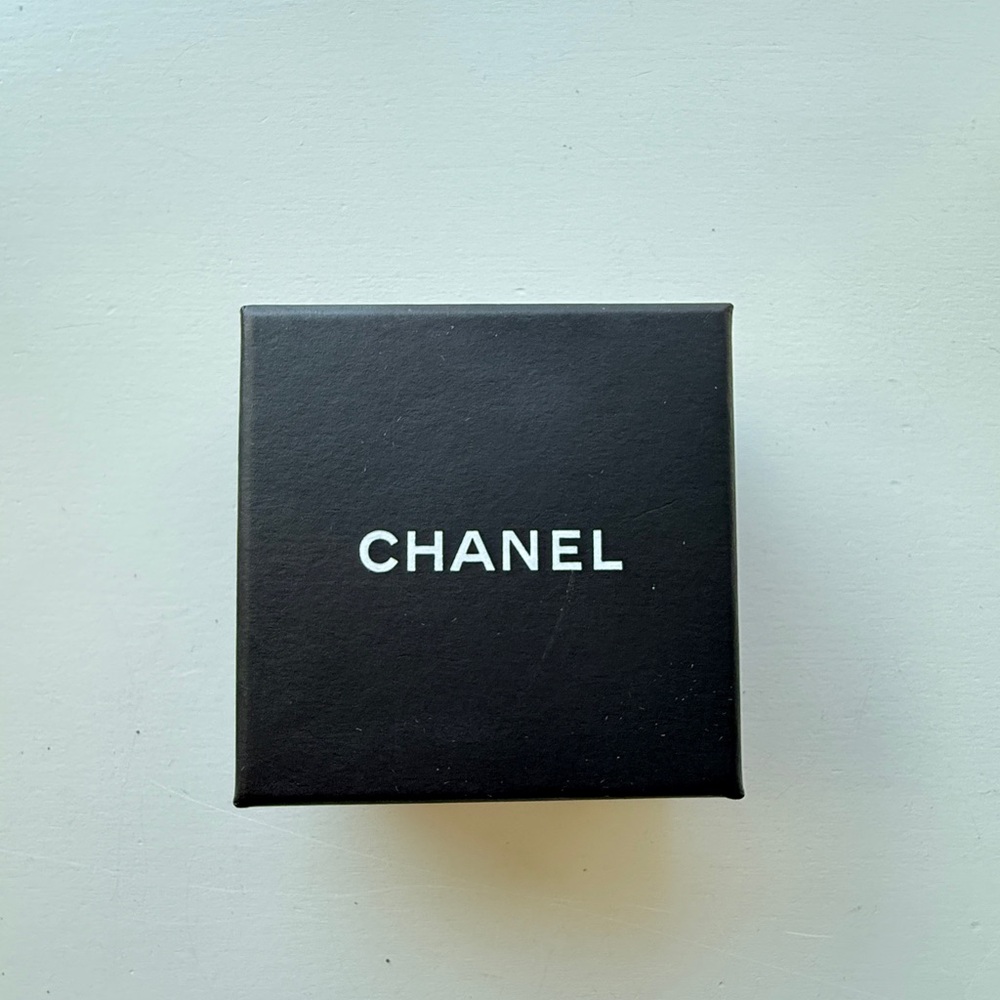 Chanel Classic CC Textured Silver Tone Stud Earrings With Box | Worn Twice - Picture 8 of 13